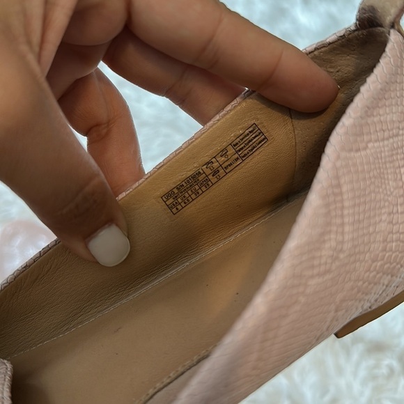 UGG snake skin flats size 8 - Picture 10 of 14